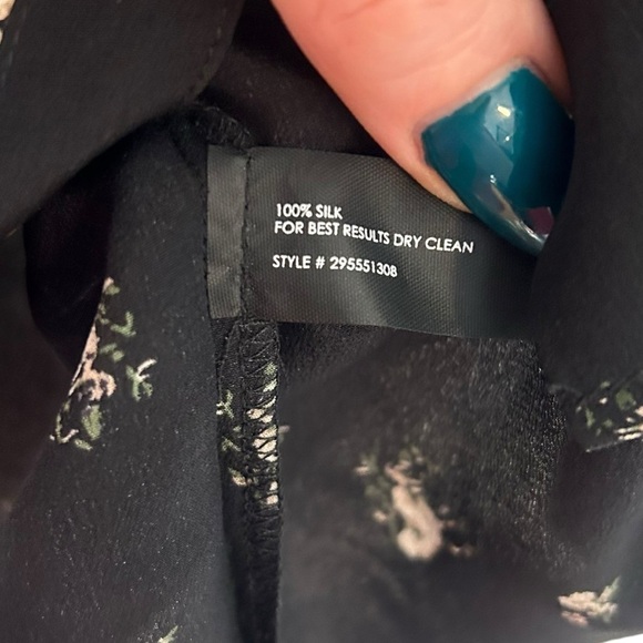 Club Monaco Women's Silk Floral Cropped Button Down Blouse - Picture 6 of 9